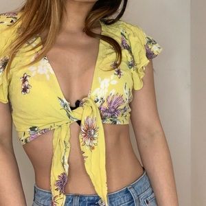 FLORAL TIE-FRONT KNOT CROP TOP